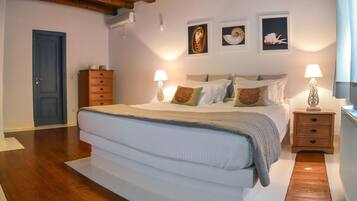 5 habitaciones, muebles diferentes, cortinas blackout y insonorización