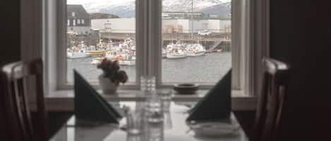 Breakfast, lunch, dinner served; local cuisine