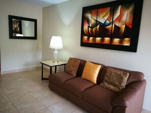 Executive-Suite, 1 Queen-Bett, Balkon, Turm | Wohnzimmer