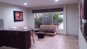 Suite Deluxe, 1 cama de matrimonio, baño privado, planta baja | Vistas desde la habitación