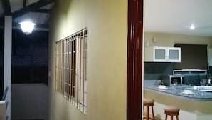 Suite ejecutiva, 1 cama de matrimonio, balcón, en una planta alta | Balcón