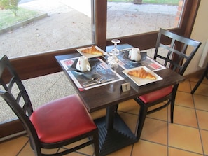 Continental breakfast on weekdays (EUR 8.5 per person)