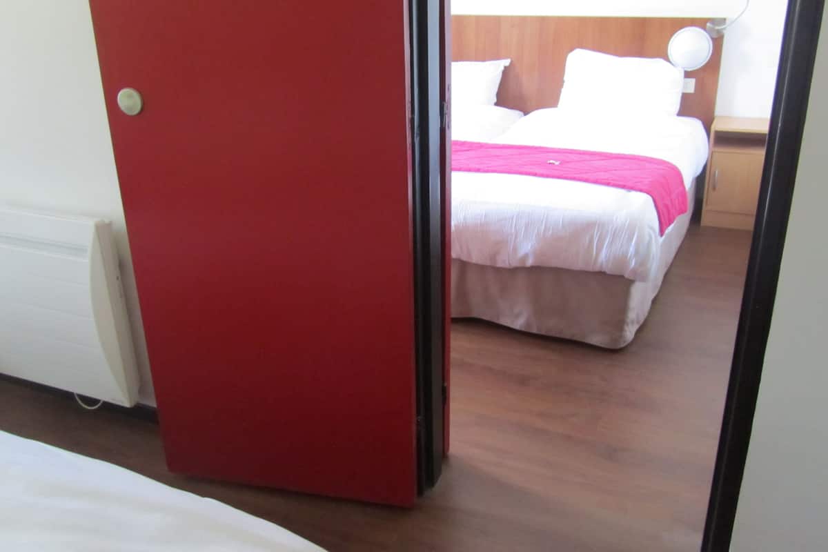 family quadruple room, 2 bedrooms, bathtub | in-room safe, desk, free cots/infant beds, free wifi