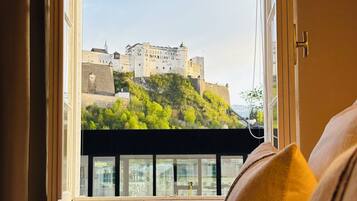 Hochwertige Bettwaren, individuell dekoriert, individuell eingerichtet