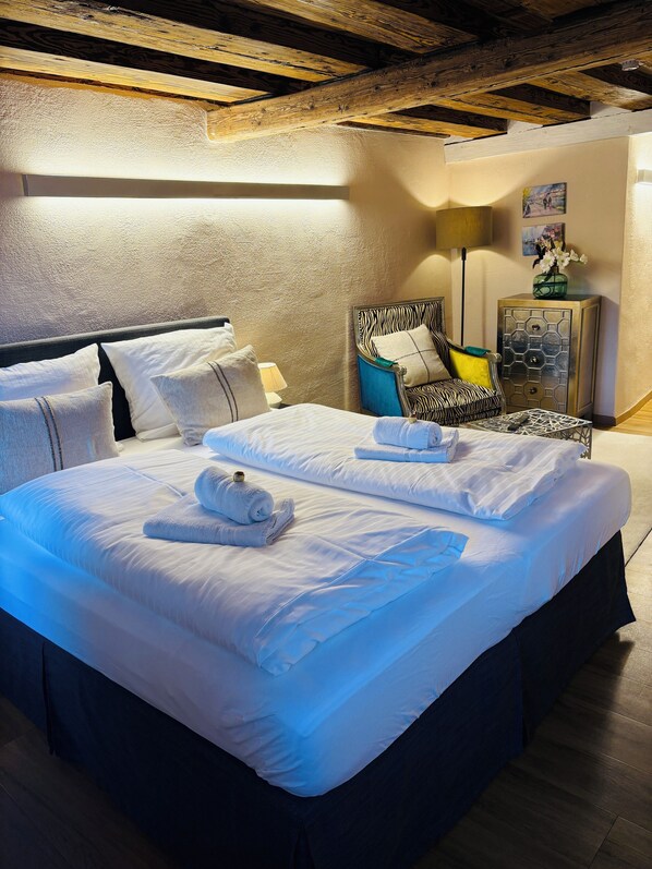 Design-Studio, 1 King-Bett, Nichtraucher | Wohnbereich | Flachbildfernseher