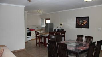 2 Bedroom Self catering House | Select Comfort beds, desk, laptop workspace, free WiFi