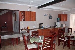 Café da manhã inglês todos os dias mediante uma taxa