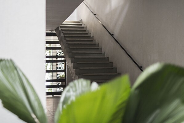 Staircase - Aloja Apartamentos (Cali)