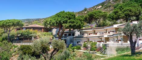 Minibar, una cassaforte in camera, una scrivania, Wi-Fi gratuito