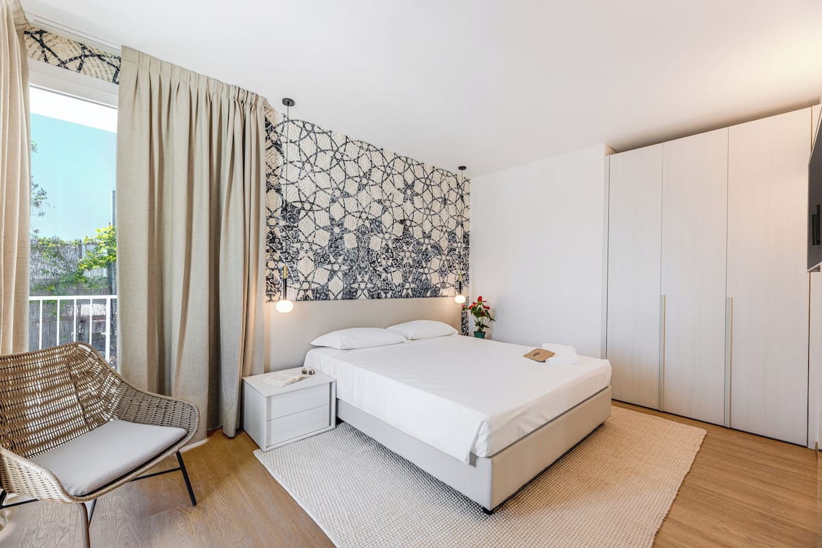 Minibar, värdeförvaringsskåp på rummet, skrivbord och gratis wi-fi