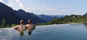 Außenpool, Infinity-Pool