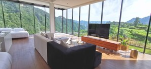 Spacious Suite(270°) | Premium bedding, down duvets, pillow-top beds, individually decorated - Purespace (Zhangjiajie)