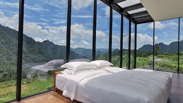 Spacious Suite(270°) | Living room | DVD player