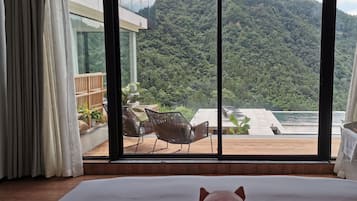 Panoramic Room | Premium bedding, down comforters, pillowtop beds, individually decorated