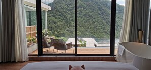 Panoramic Room | Premium bedding, down comforters, pillowtop beds, individually decorated - Purespace (Zhangjiajie)