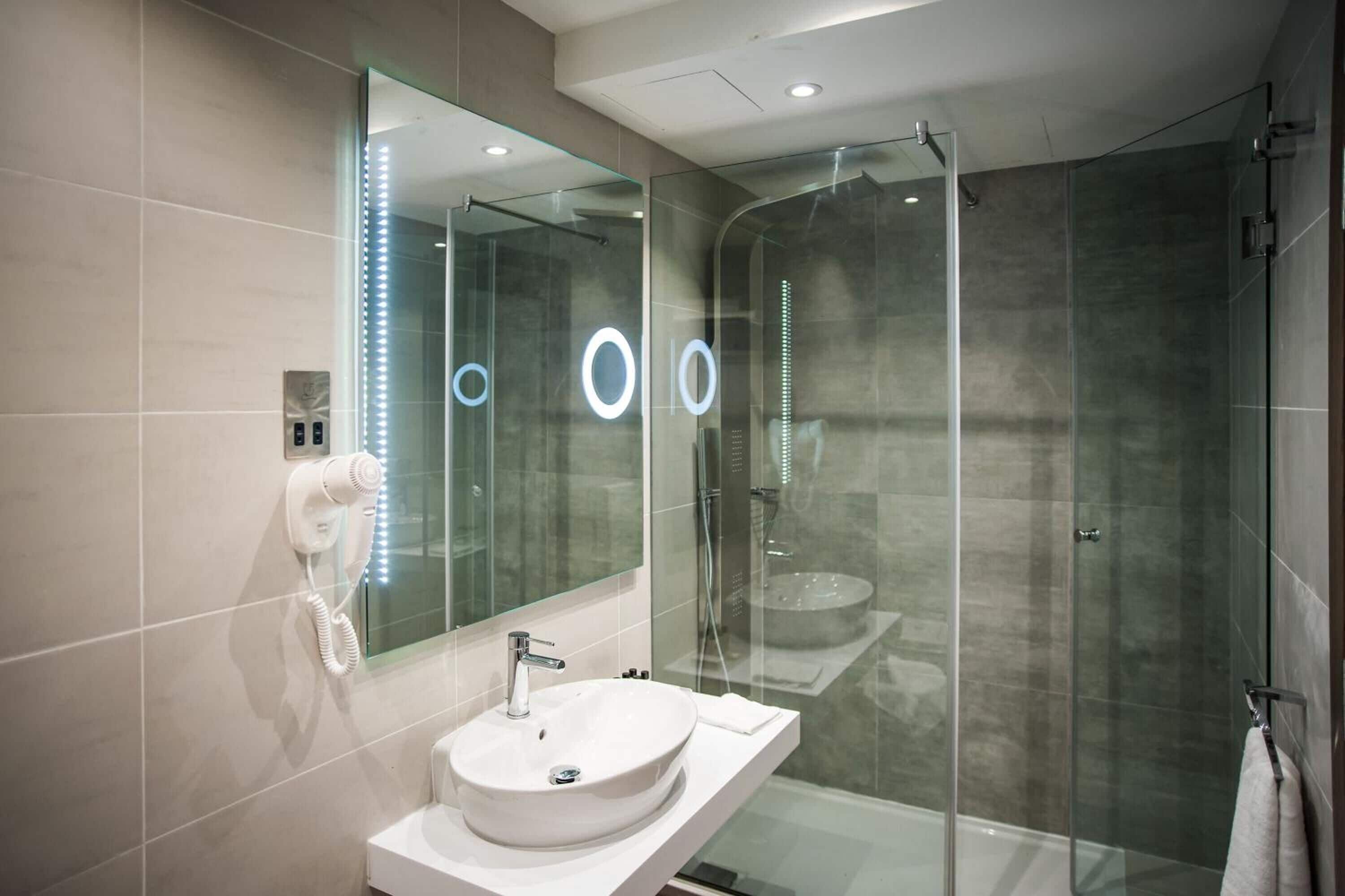 shower, free toiletries, bathrobes, slippers