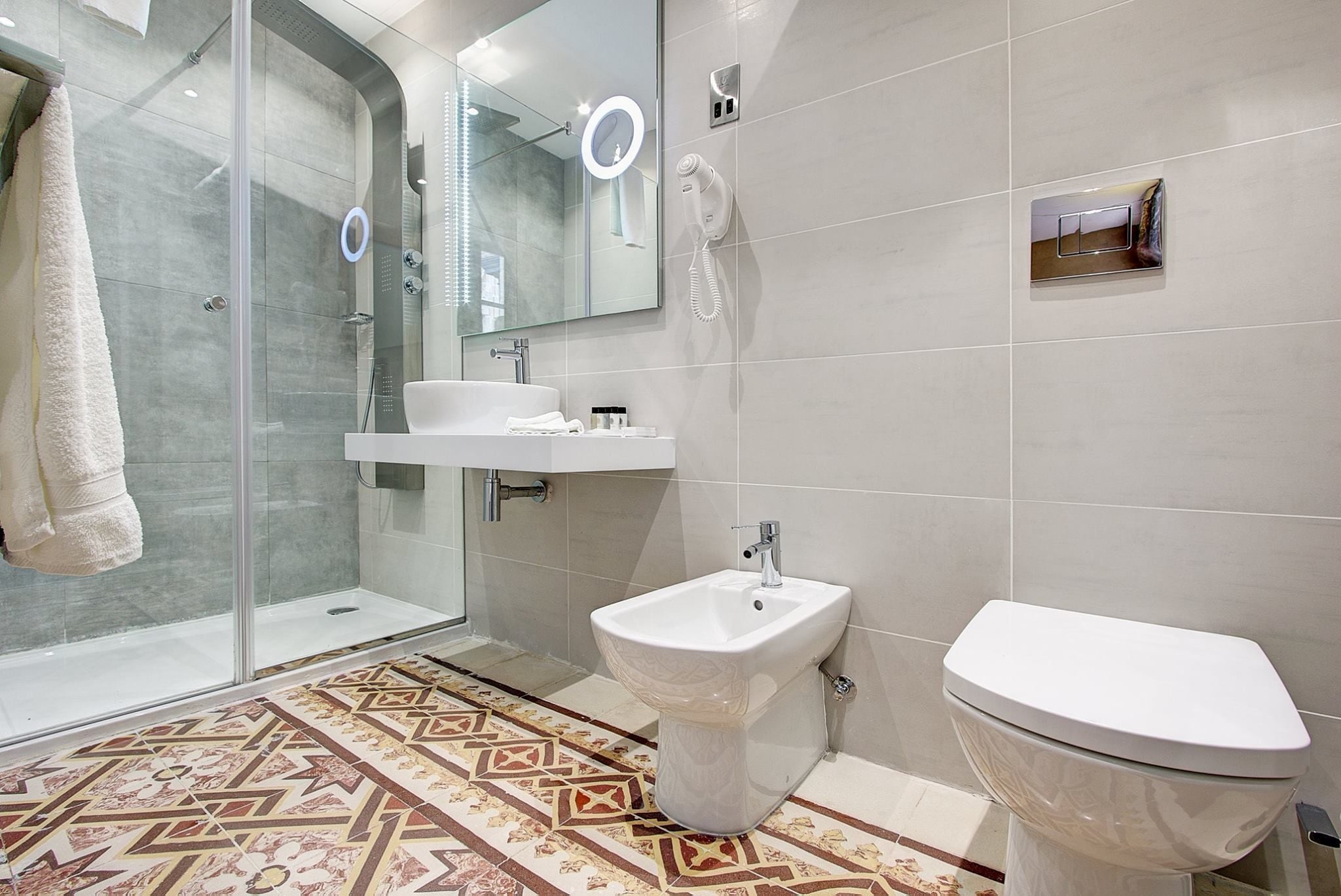 shower, free toiletries, bathrobes, slippers