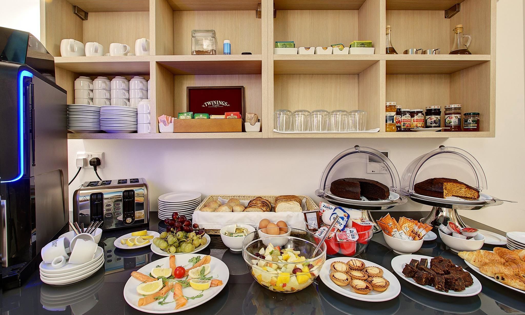 free buffet breakfast