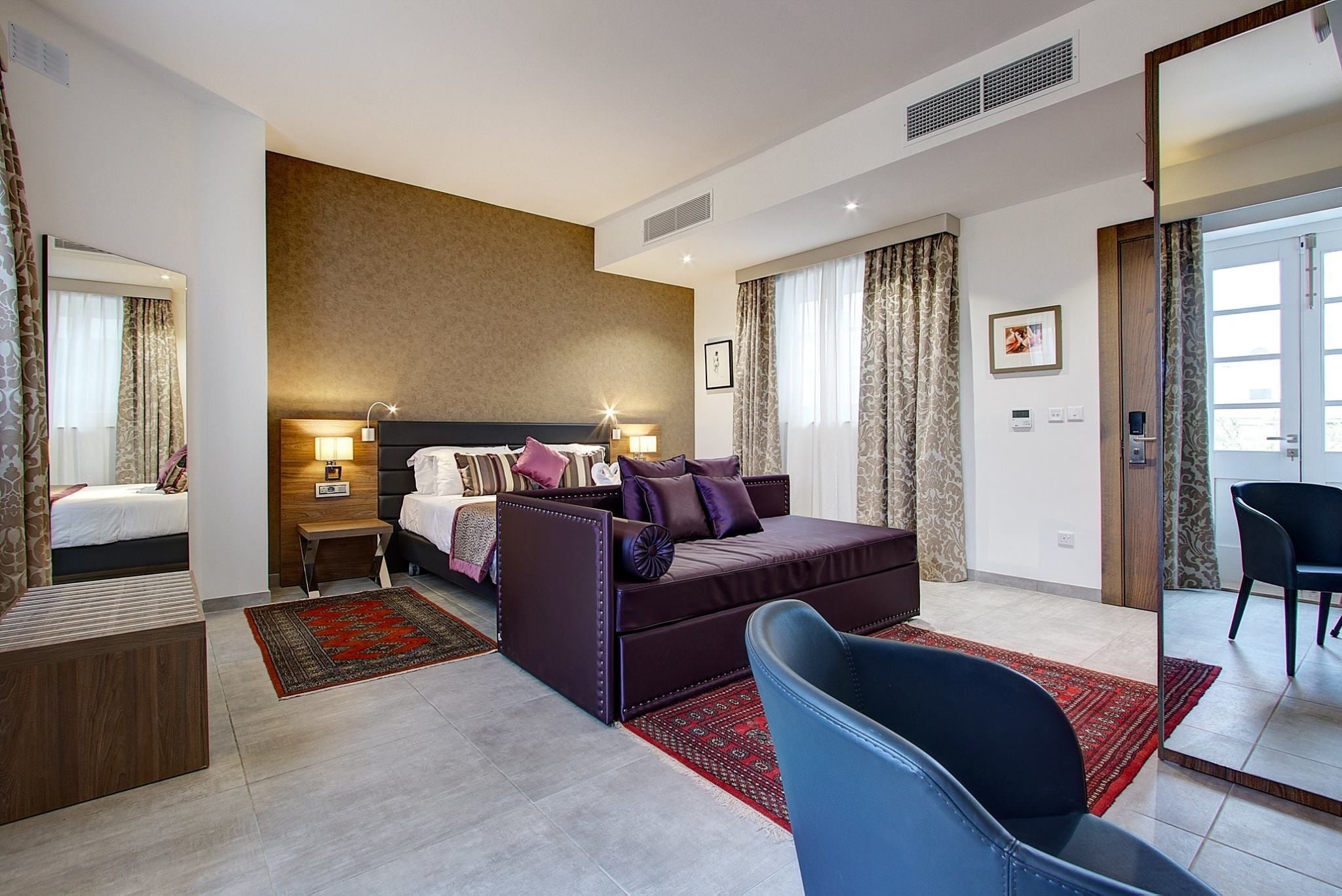 suite, terrace | minibar, in-room safe, desk, iron/ironing board