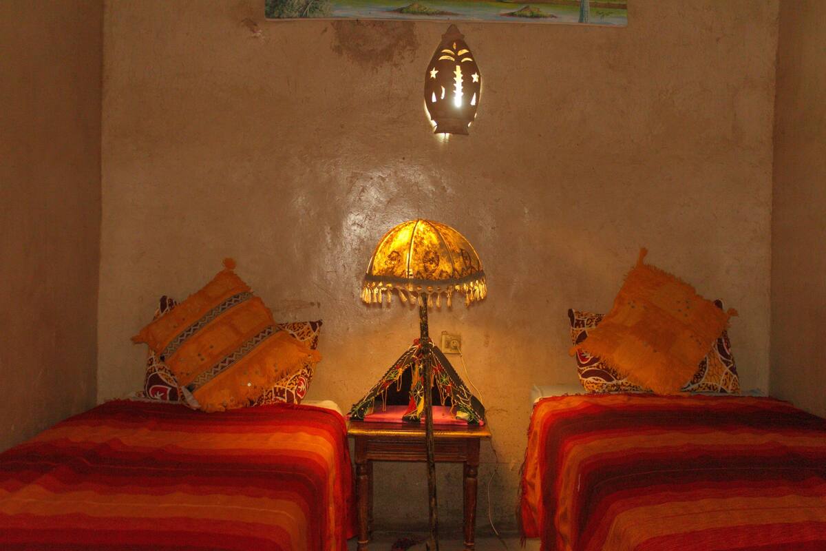 Family Suite | Desk, rollaway beds, free WiFi, bed sheets