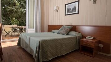 In-room safe, desk, free WiFi