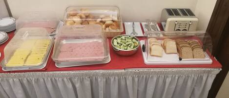 Sarapan prasmanan