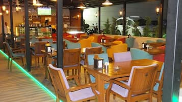 供應早餐、午餐、晚餐;土耳其菜