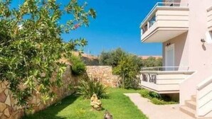 Property grounds - Cactus Villa Apartments (Chania)