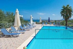 Outdoor pool - Cactus Villa Apartments (Chania)