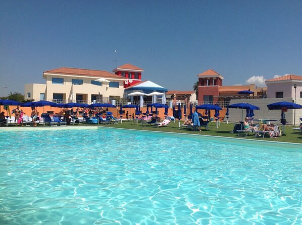 Seasonal outdoor pool - Le Torri Casa per Ferie (Santa Marinella)