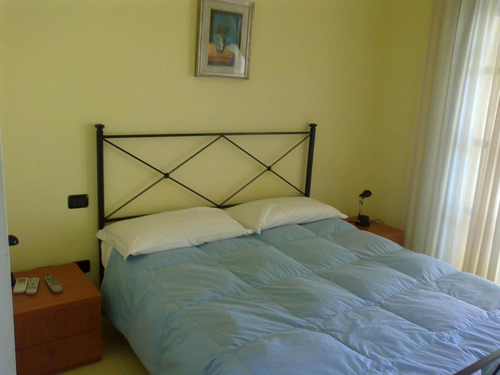 Escritorio, insonorización, cunas gratuitas y camas extra 