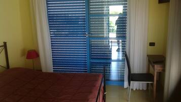 Schreibtisch, schallisolierte Zimmer, kostenlose Babybetten
