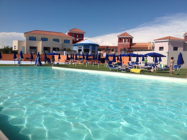 Piscine extérieure (ouverte en saison)