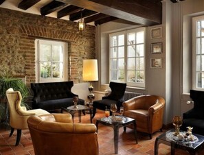 Coin salon dans le hall