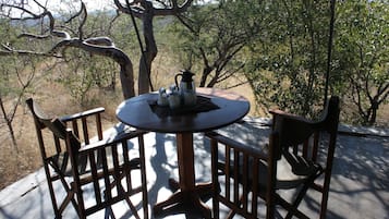 Family Room | 1 bedroom, WiFi (free), bed sheets
