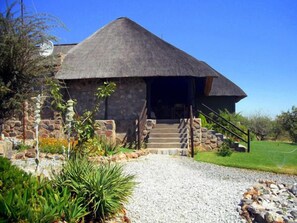 Interior entrance - Mondjila Safari Camp - Campsite (Outjo)