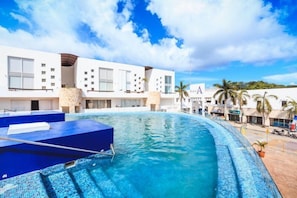 Outdoor pool - Cangrejo PP-C201 by NAS (Playa del Carmen)