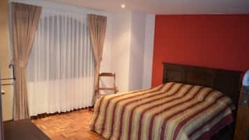 Hypo-allergenic bedding, free WiFi, bed sheets