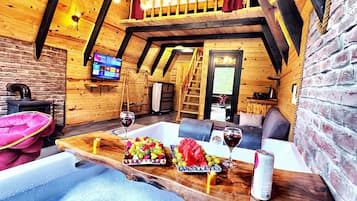 Luksus-suite - boblebad - udsigt til flod | Tv