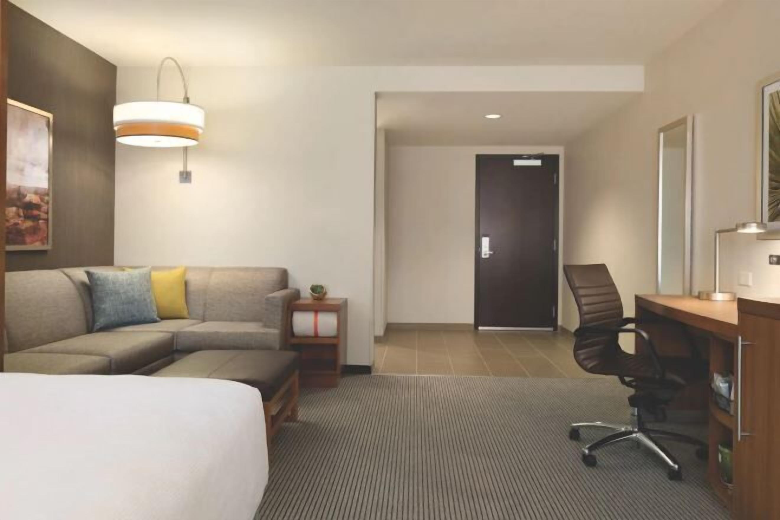 Desk, laptop workspace, iron/ironing board, free cots/infant beds