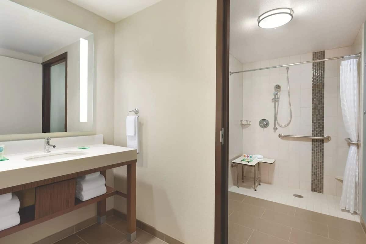 Bathroom | Free toiletries, hair dryer, towels, soap
