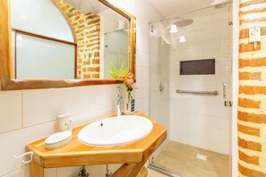 Design Loft, 1 Bedroom, Fireplace, Courtyard View | Bathroom | Shower, rainfall showerhead, eco-friendly toiletries, hair dryer - Old Town Quito Suites, Apartments & Boutique hotel (Quito)