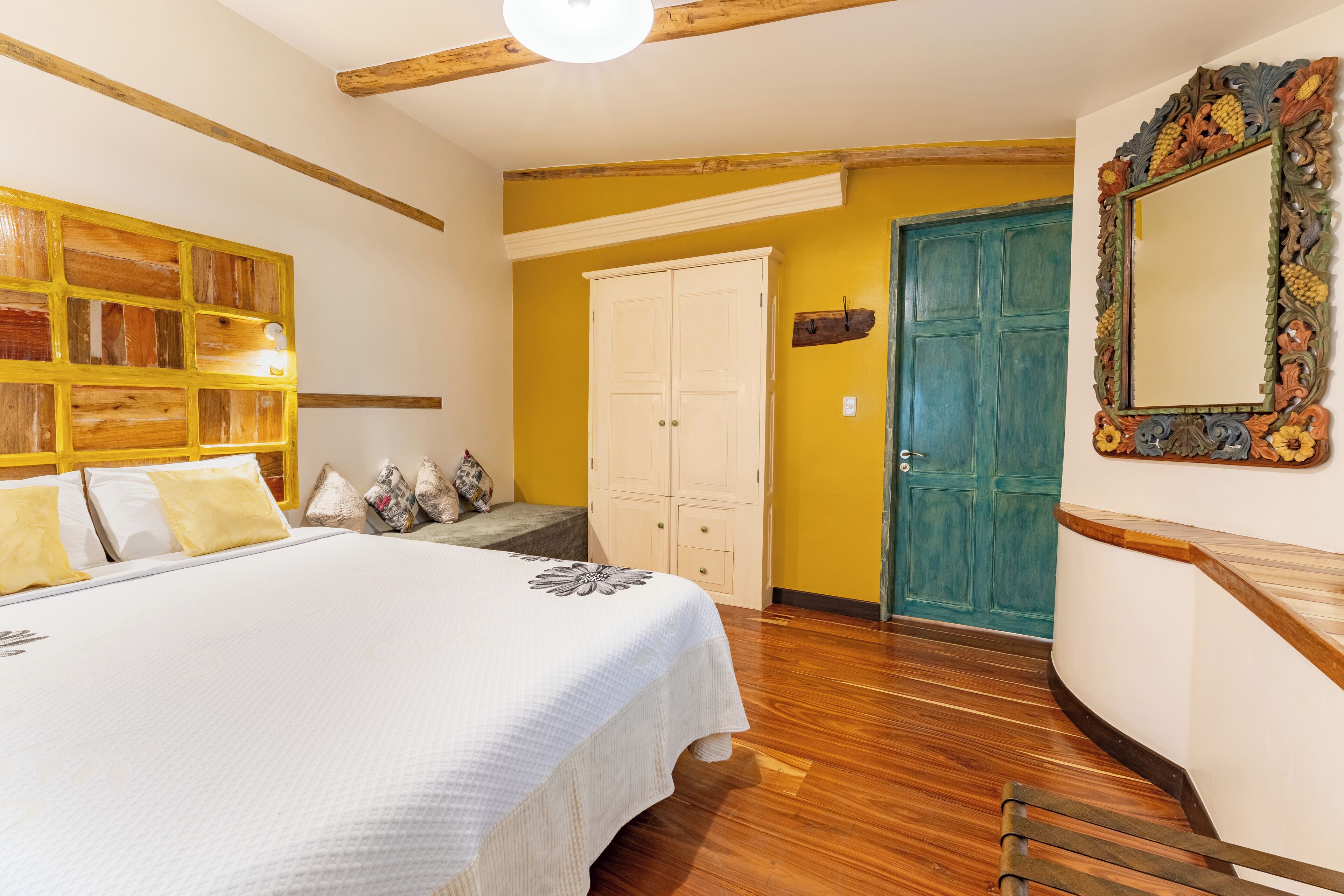 Panoramic Penthouse, 2 Bedrooms, Kitchen, Mountain View