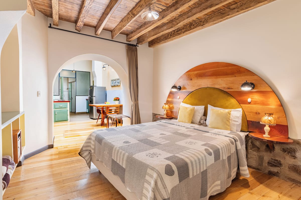 Premier Apartment, 1 Queen Bed, Accessible, Courtyard View | 1 bedroom, Egyptian cotton sheets, premium bedding, pillowtop beds