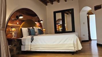 Premier-huoneisto, 1 keskisuuri parisänky, esteetön, näköala pihalle | 1 makuuhuone, egyptinpuuvillaiset lakanat, ylelliset vuodevaatteet