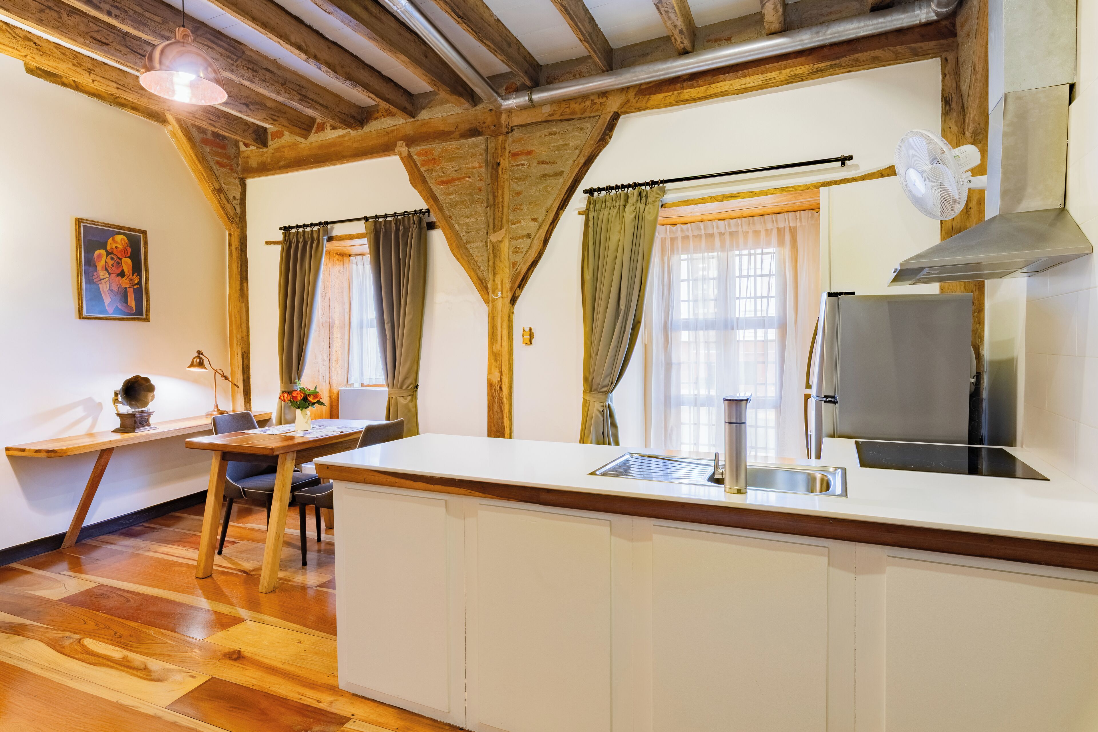 City-Apartment, 1 Queen-Bett, Kamin, Stadtblick | Bettwäsche aus ägyptischer Baumwolle, hochwertige Bettwaren