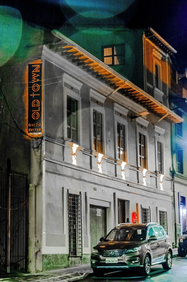 A building with a sign reading "Old Town Suites." - Old Town Quito Suites, Apartments & Boutique hotel (Quito)