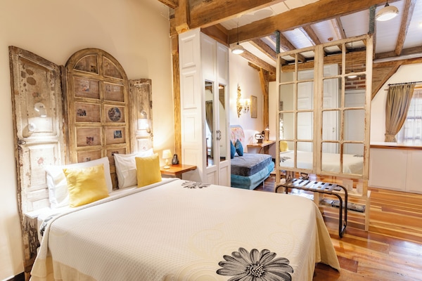 Apartamento City, 1 cama de matrimonio, chimenea, vistas a la ciudad | 1 dormitorio, sábanas de algodón egipcio, ropa de cama de alta calidad