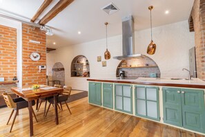 Design Loft, 1 Bedroom, Fireplace, Courtyard View | Private kitchen - Old Town Quito Suites, Apartments & Boutique hotel (Quito)