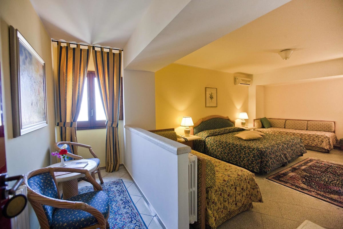 Premium bedding, in-room safe, desk, soundproofing